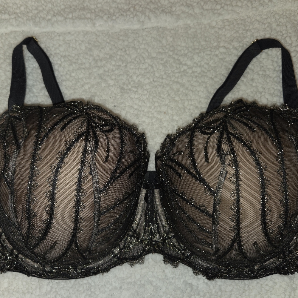 Victoria's Secret Black and Gold Lace Bra - Picture 4 of 16